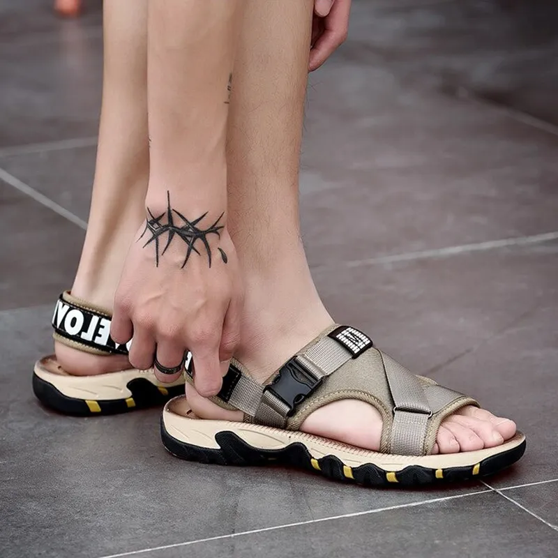CLEARANCE / Fashion Anti-skid Men's Sandals / Light Mesh Sandals / Breathable Shoes with Strap
