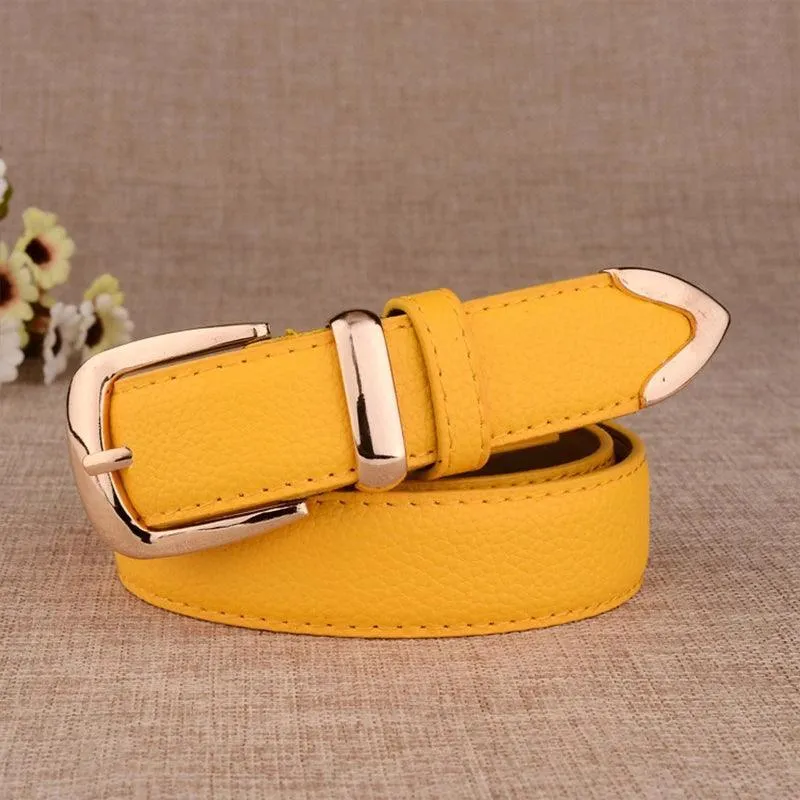 Elegant Gold Buckle Leather Belt: Stylish Fashion Accessory for Women
