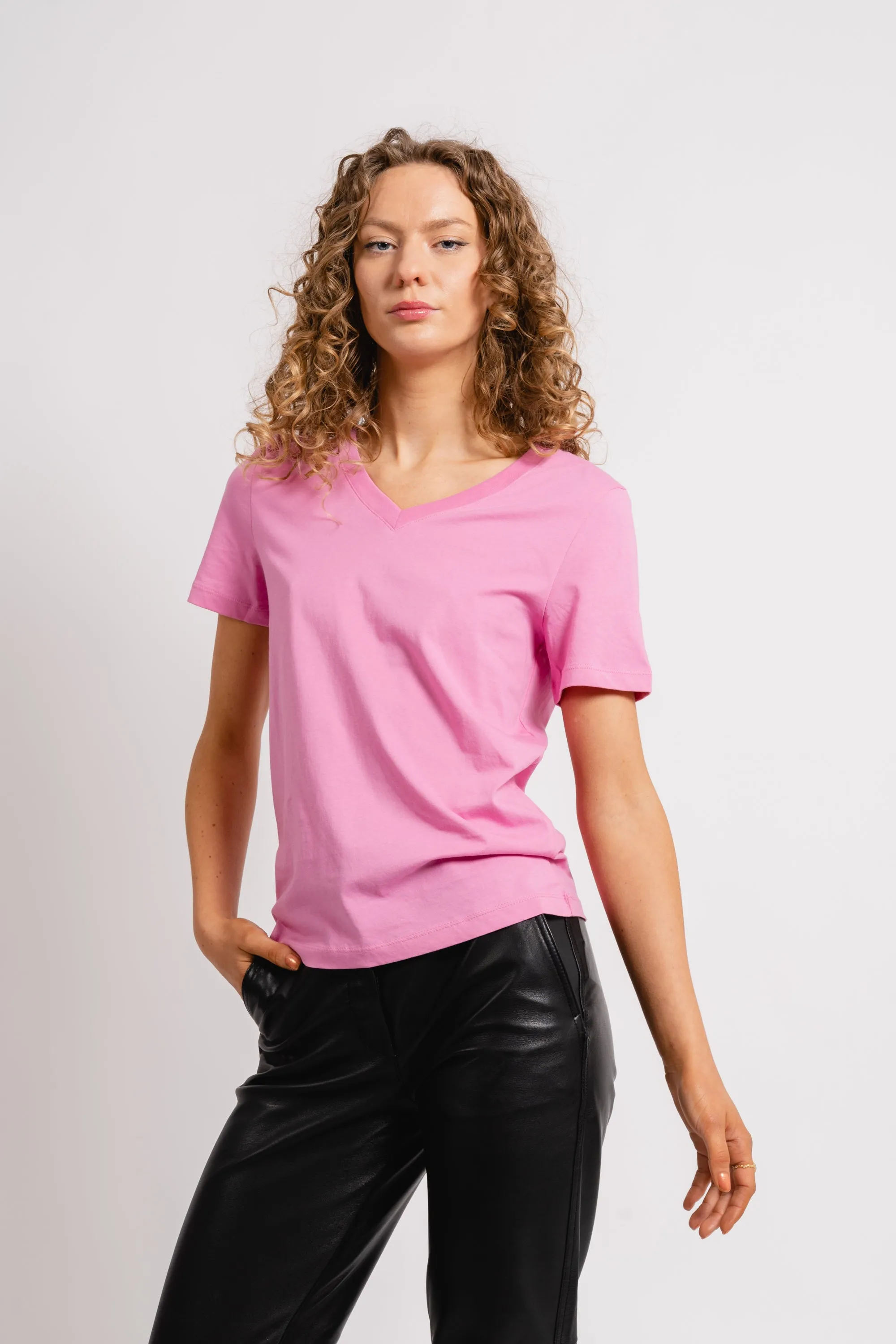 Essential Ss V-Neck Tee - Cyclamen
