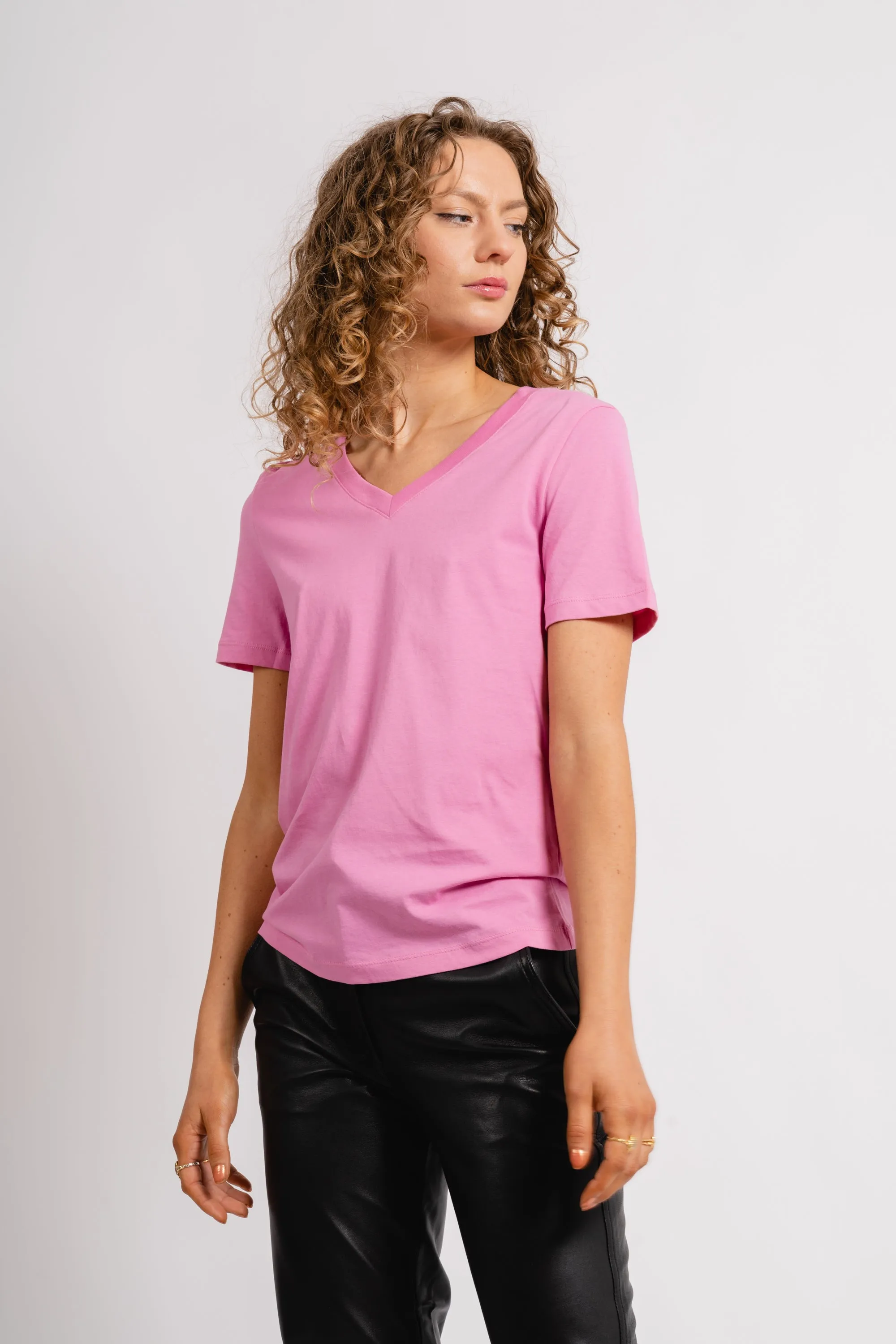 Essential Ss V-Neck Tee - Cyclamen