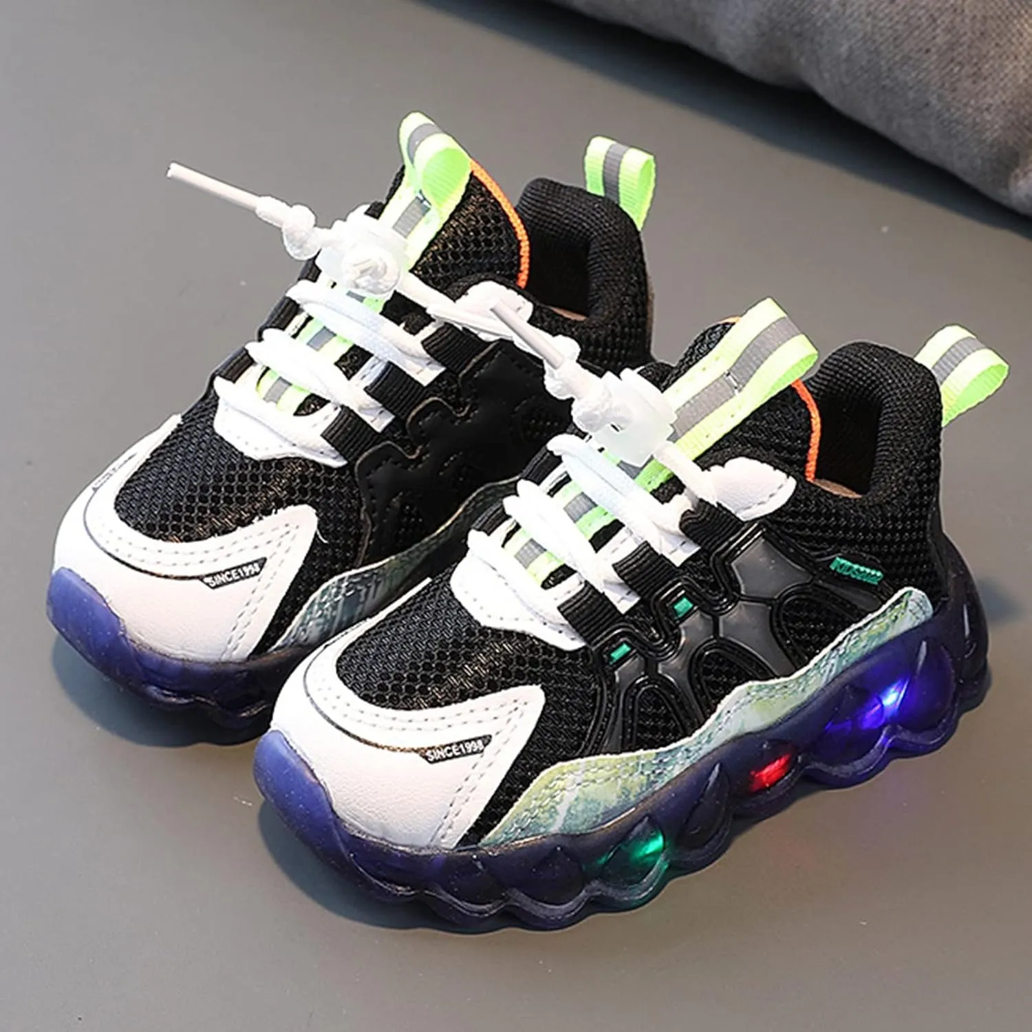 Fashion Light On LED Baby Shoes Breathable Soft Sole Slip-on Athletic Sneakers Toddler Cool Toddler Girl Shoes Size 4