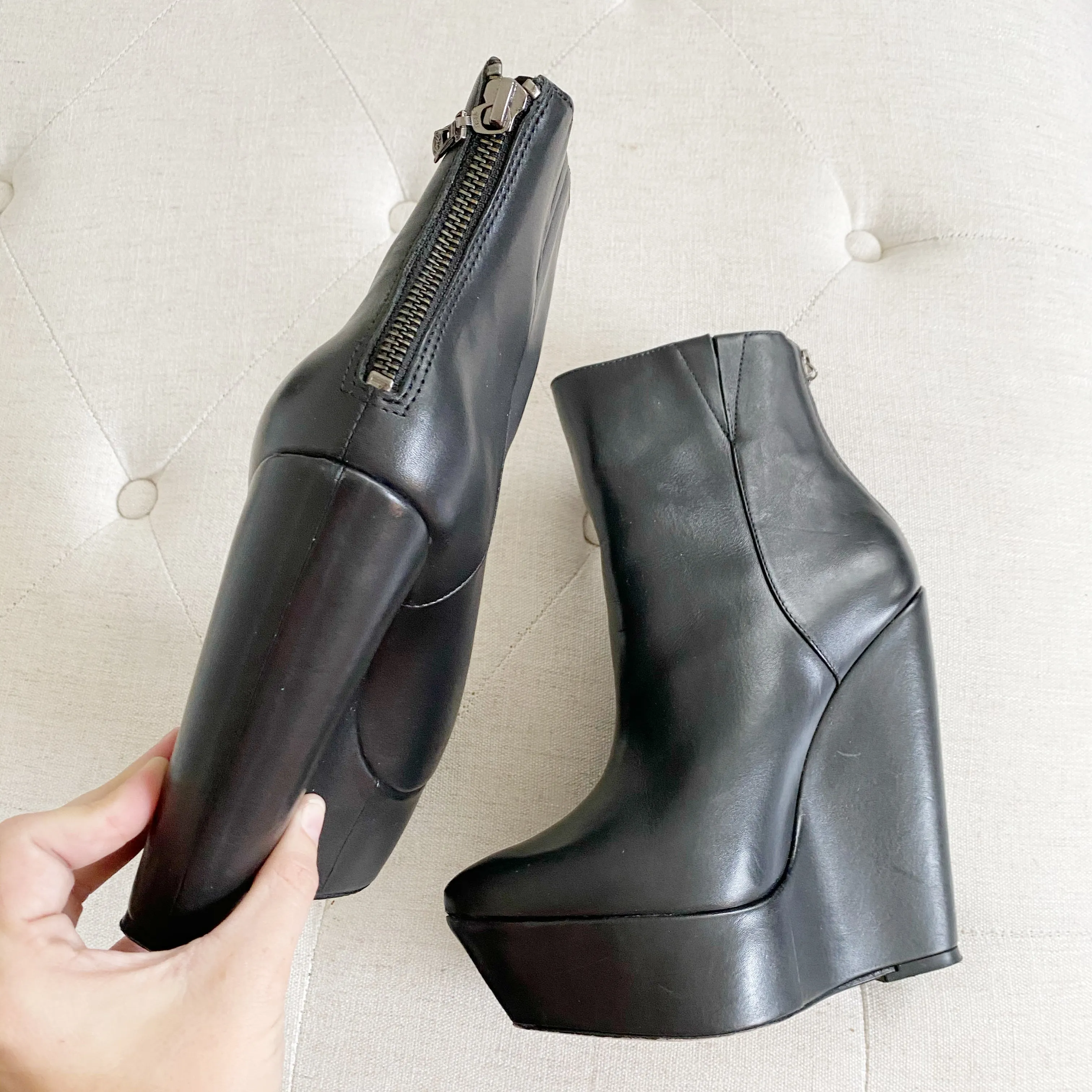 Max Axria by BCBG Neroli Leather Platform Booties 37.5