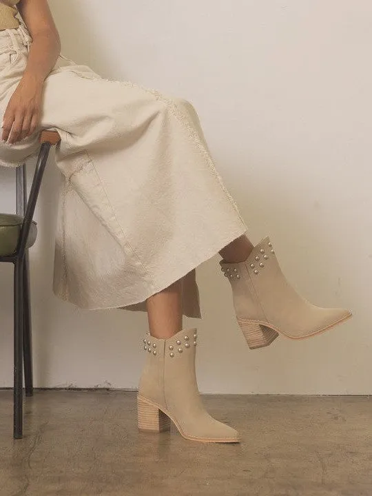 OASIS SOCIETY Taupe and Pearls Alofi - Pearl Collar Booties