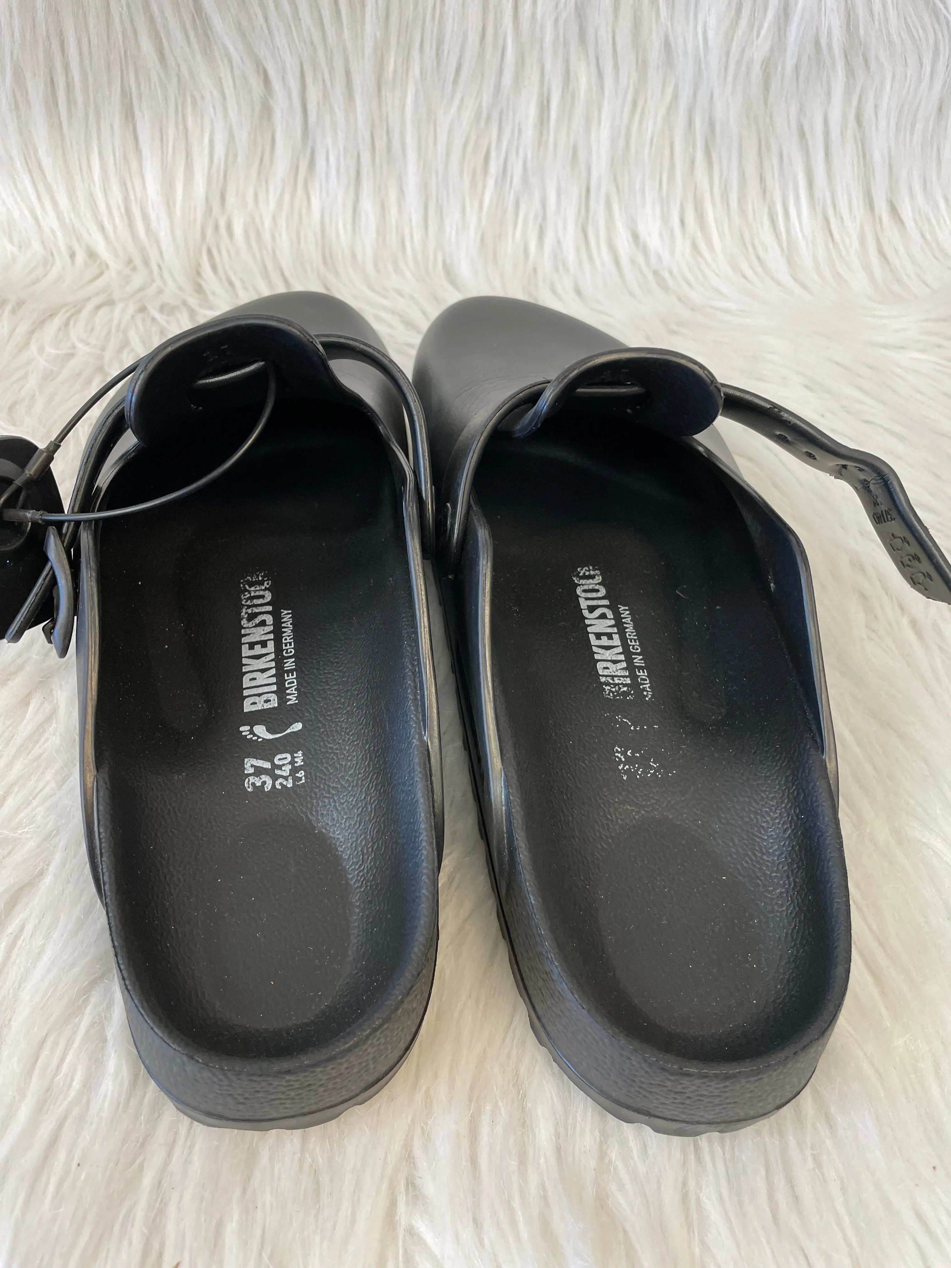 Sandals Flats By Birkenstock In Black, Size: 6.5