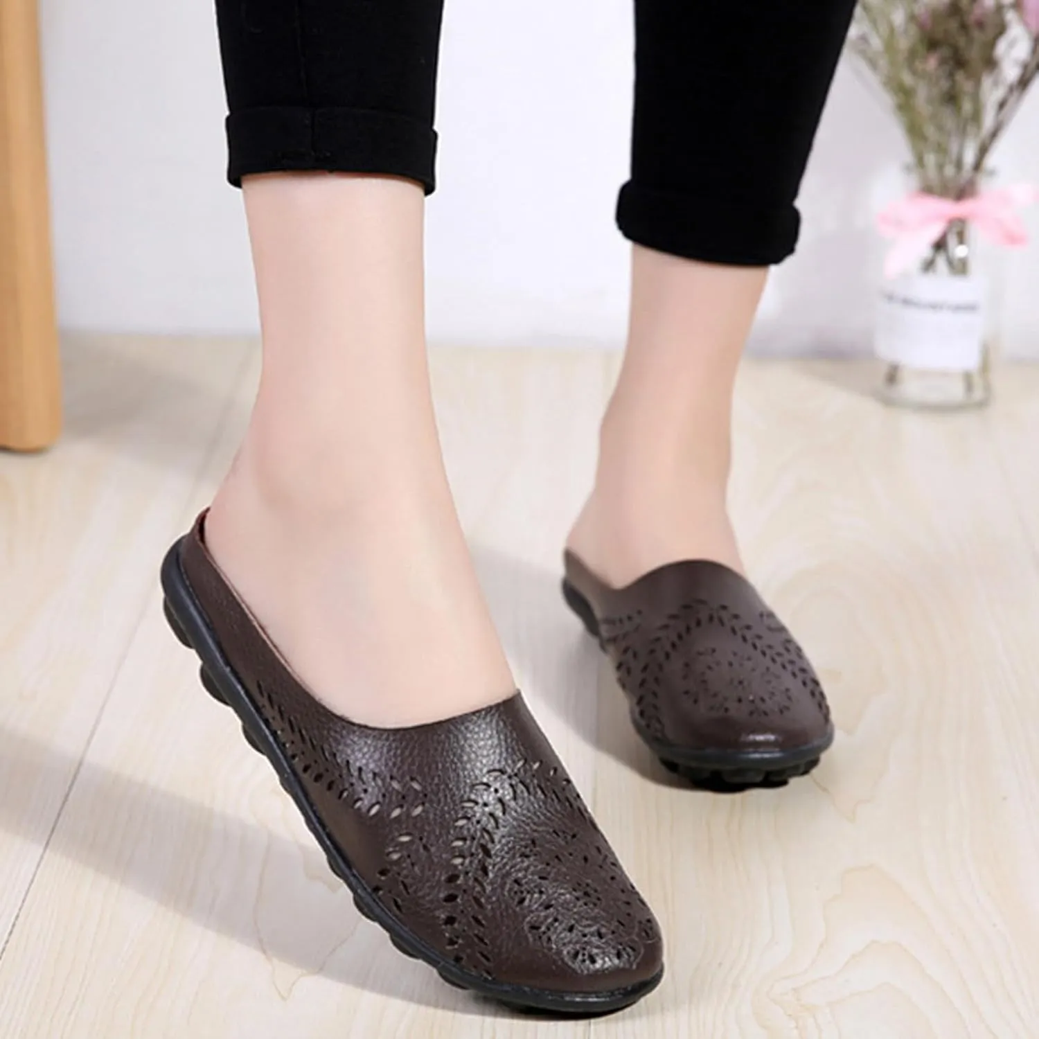 Sandals for Women Summer Breathable Flats Slippers Closed Toe Slip on Sandals Comfortable Dressy Leather Loafer2