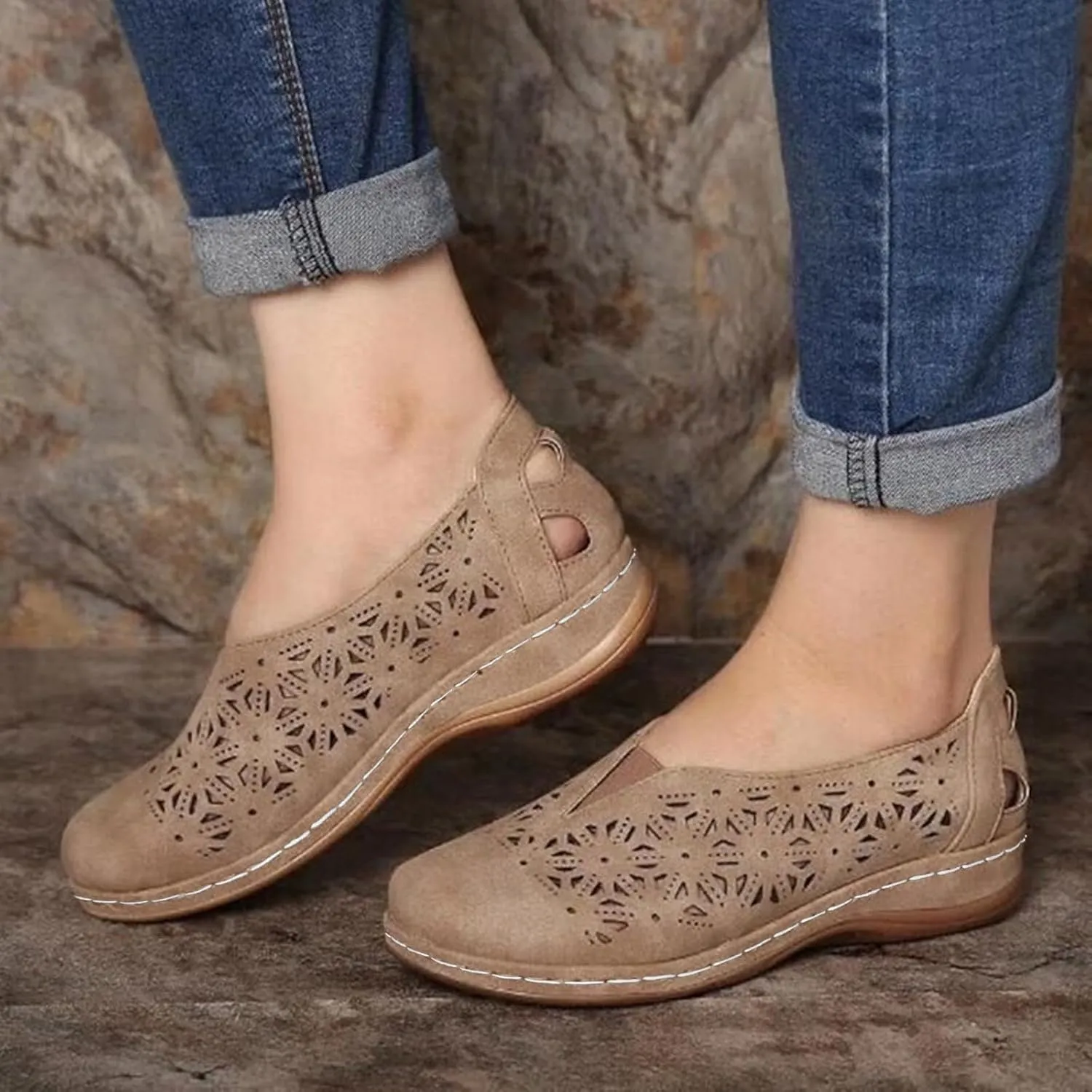 Womens Slip-on Platform Wedge Sandals Breathable Loafers Closed Toe Low Heel Walking Outdoor Flat Sandals